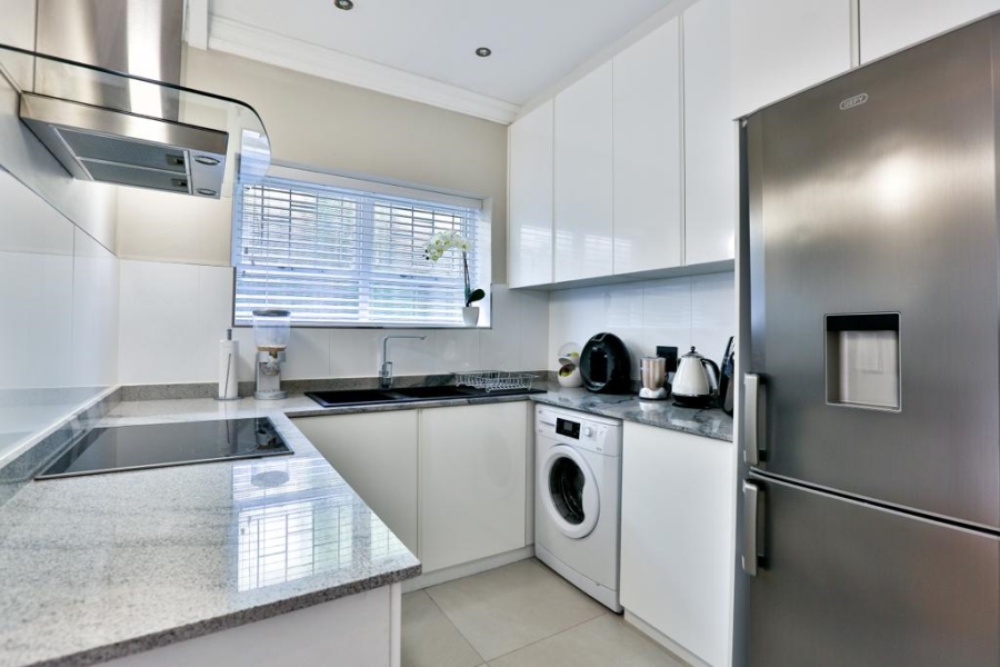 1 Bedroom Property for Sale in Sea Point Western Cape